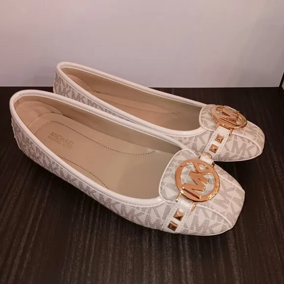 NWT IN BOX 💥 MICHAEL KORS Vanilla Fulton Studded Logo Moccasins w/Gold MK Logo