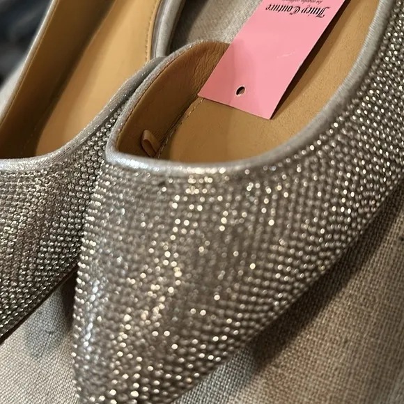NWT Juicy Couture Pointed Toe Silver Rhinestone Ballet Flats Size 6