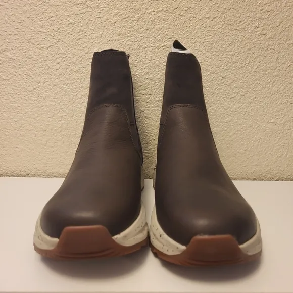 NWT Kodiak Brown Leather Takla Chelsea Boots Size 11