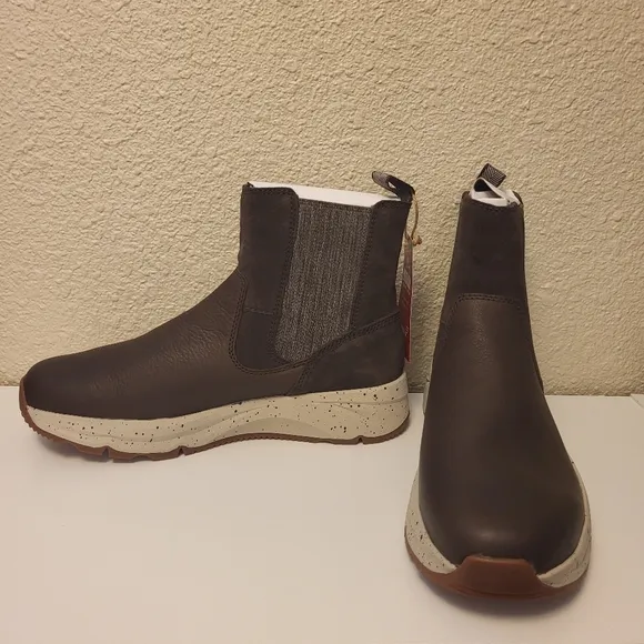 NWT Kodiak Brown Leather Takla Chelsea Boots Size 11