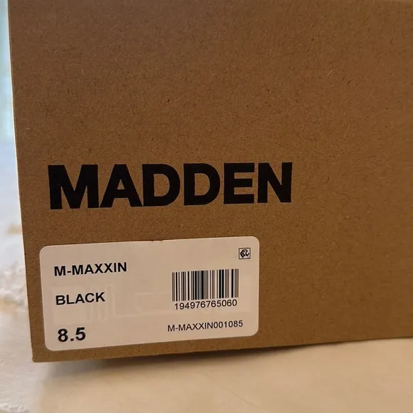 NWT Men’s madden maxxin black Chelsea boots size 8.5