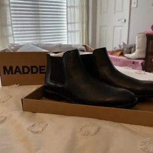NWT Men’s madden maxxin black Chelsea boots size 8.5