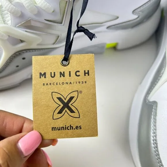 NWT Munich White Silver Lace-Up Low Top Click Dama Sneakers Women's Size 8
