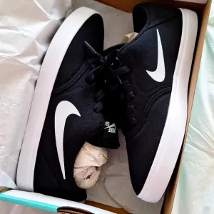 NWT Nike SB Check Canvas Low Top Sneakers Size Youth 5.5
