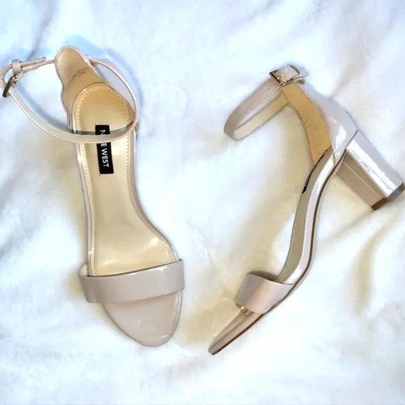 NWT Nine West Pruce Ankle Strap Heeled Sandals in Sleek Nude Faux Leather Sz.8