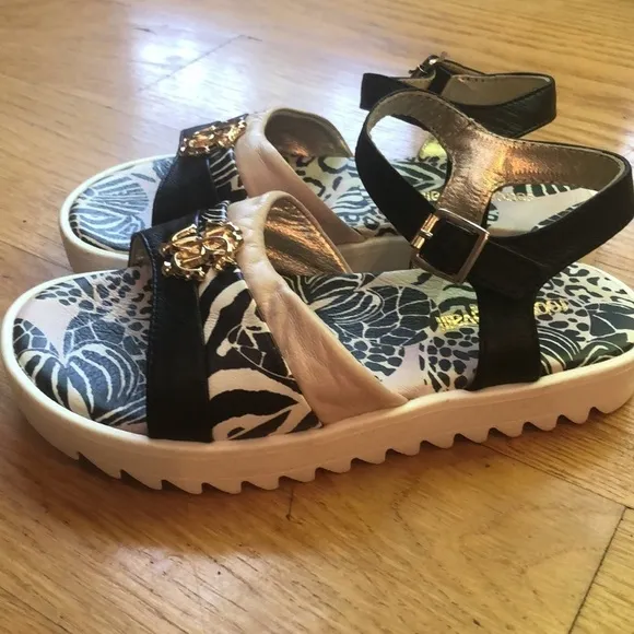 NWT Roberto Cavalli Girls Sandals, Size 27, Animal Print Design