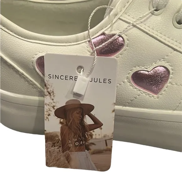 NWT Sincerely Jules Metallic Hearts Valentine’s Day Sneakers Size 9.5