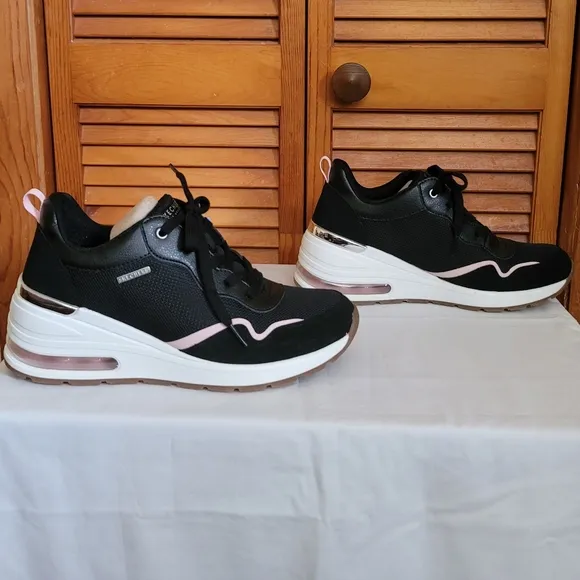 NWT Skechers Street Los Angeles Million Air - AIR-ESS Sneakers Size 9