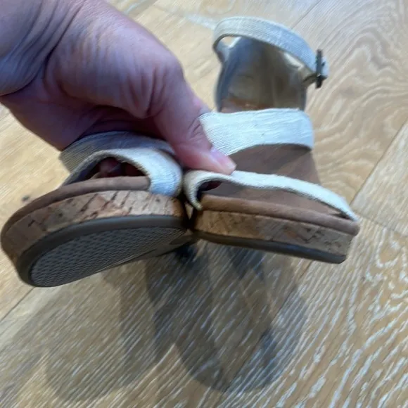 NWT Toms Clarissa Wedge Espadrilles Sandals