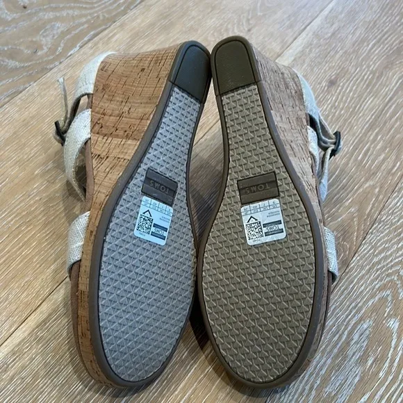 NWT Toms Clarissa Wedge Espadrilles Sandals
