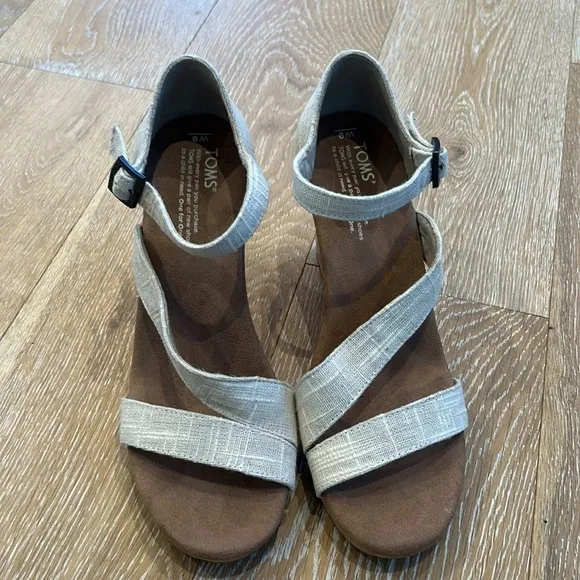 NWT Toms Clarissa Wedge Espadrilles Sandals