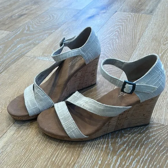 NWT Toms Clarissa Wedge Espadrilles Sandals