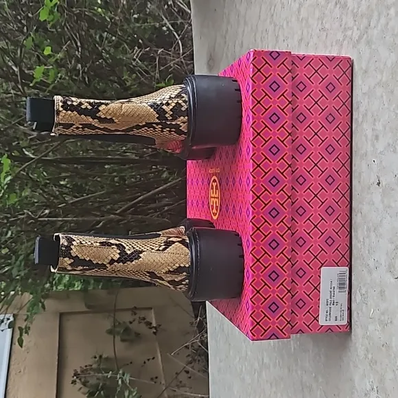 🔥NWT Tory Burch Chelsea Boots, sz 6.5