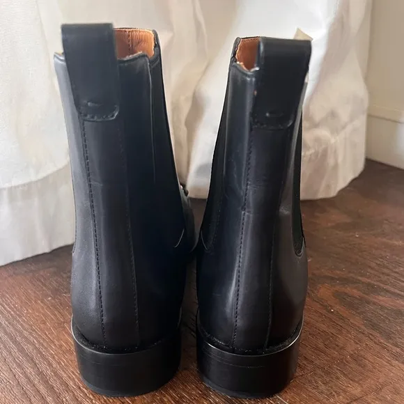 NWT Tory Burch Women's Black Equestrian LinkChelsea Ankle Boots, Size 7