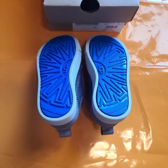 Nwt! Ugg Renon low top toddler boy sneakers