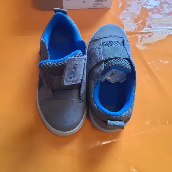 Nwt! Ugg Renon low top toddler boy sneakers
