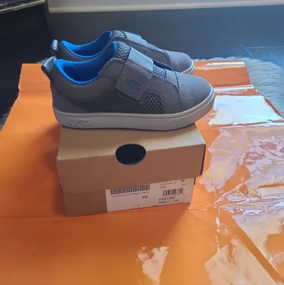 Nwt! Ugg Renon low top toddler boy sneakers