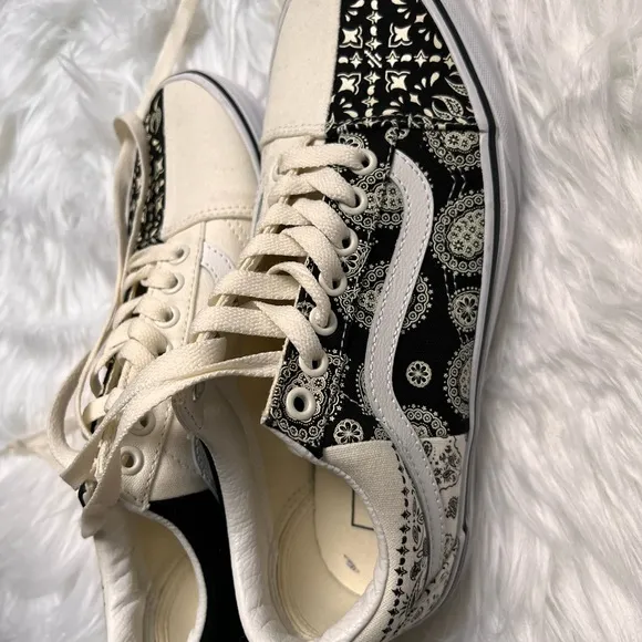NWT vans old skool split paisley black and white sneakers
