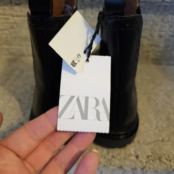 NWT Zara Big Kids Black Leather Die Cut Chelsea Boots