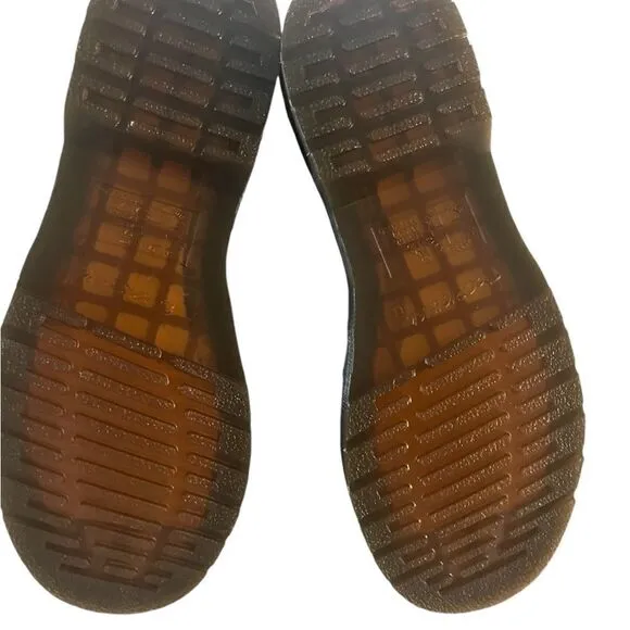 NWT Dr. Martens Smooth Leather Chelsea Boots.