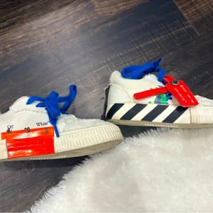 Off-White authentic white vulcanized low top sneakers. EU size 25 toddler boys