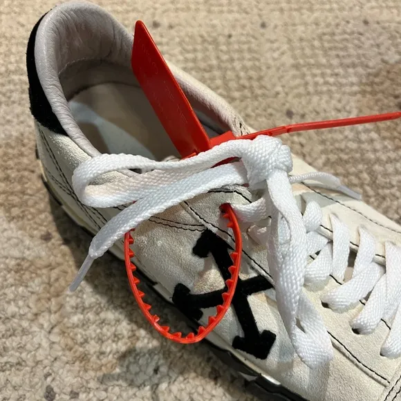 Off-White Vulcanized Low Top Sneakers.