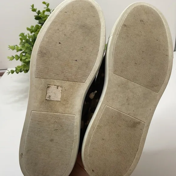 Oliver Cabell Camo Low Top Sneakers size 38 (7)