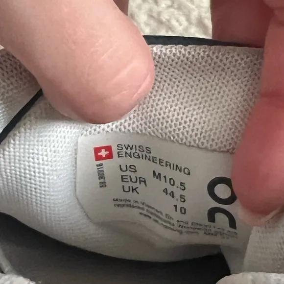 On Men's Cloud 5 Low Top Sneakers