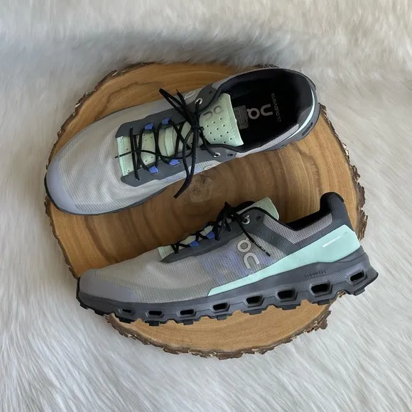 On Running On Cloud cloudvista low top sneakers