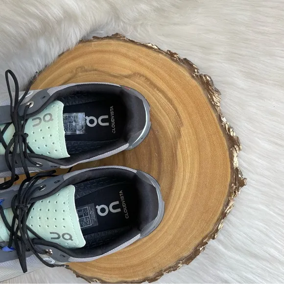 On Running On Cloud cloudvista low top sneakers