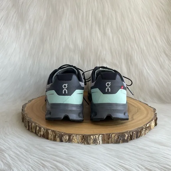 On Running On Cloud cloudvista low top sneakers