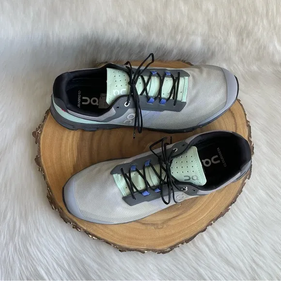 On Running On Cloud cloudvista low top sneakers