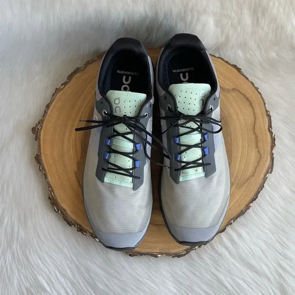 On Running On Cloud cloudvista low top sneakers