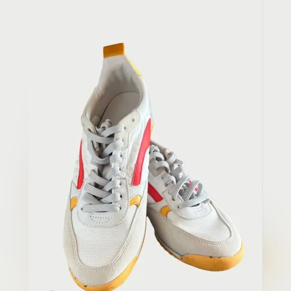 ONCEPT Womens Montreal Low Top Sneakers. NWT.