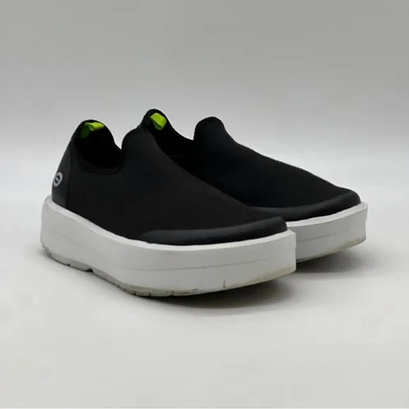 OOFOS OOmega eeZee Low Platform Sneakers. Size 6