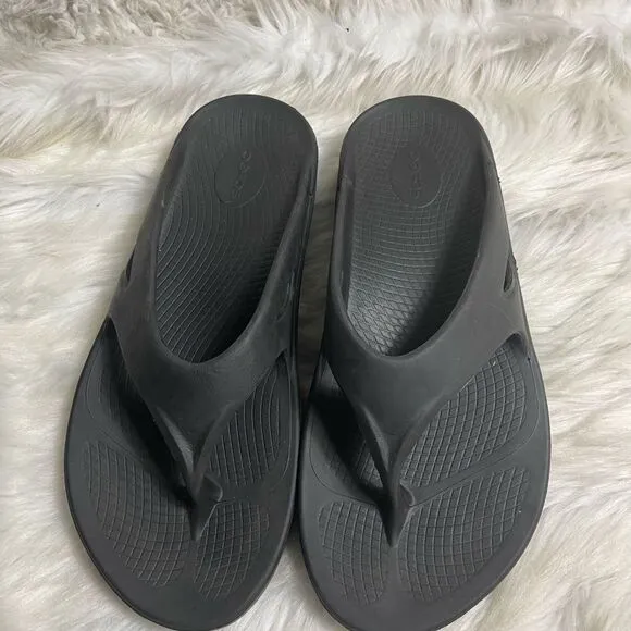 OOFOS Unisex Black Rubber slip on thong sandals Men SZ12 Women SZ14