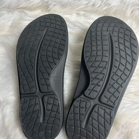 OOFOS Unisex Black Rubber slip on thong sandals Men SZ12 Women SZ14