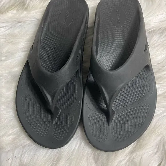 OOFOS Unisex Black Rubber slip on thong sandals Men SZ12 Women SZ14