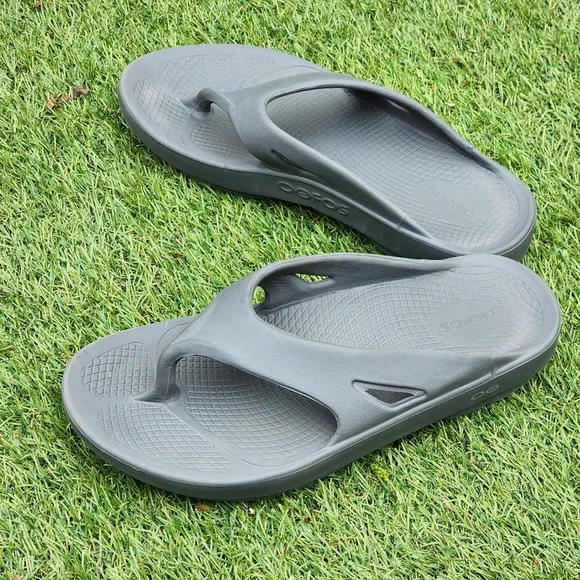 OOFOS - Womens Sandals - SIZE 11