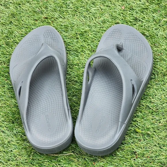 OOFOS - Womens Sandals - SIZE 11