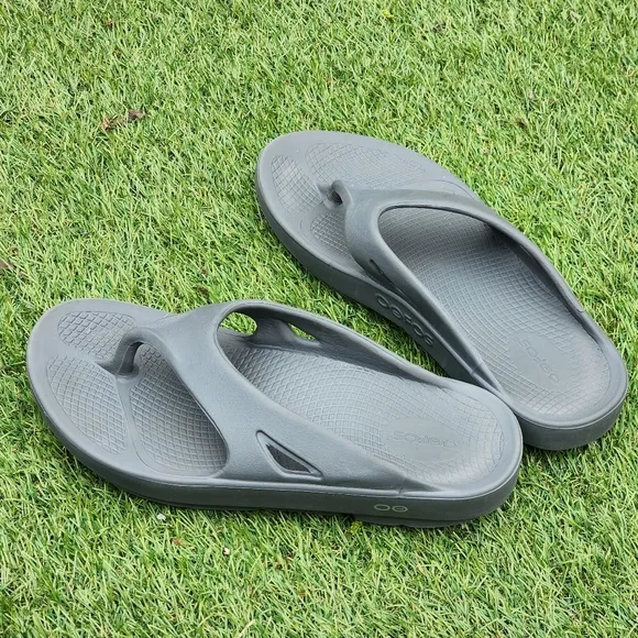OOFOS - Womens Sandals - SIZE 11