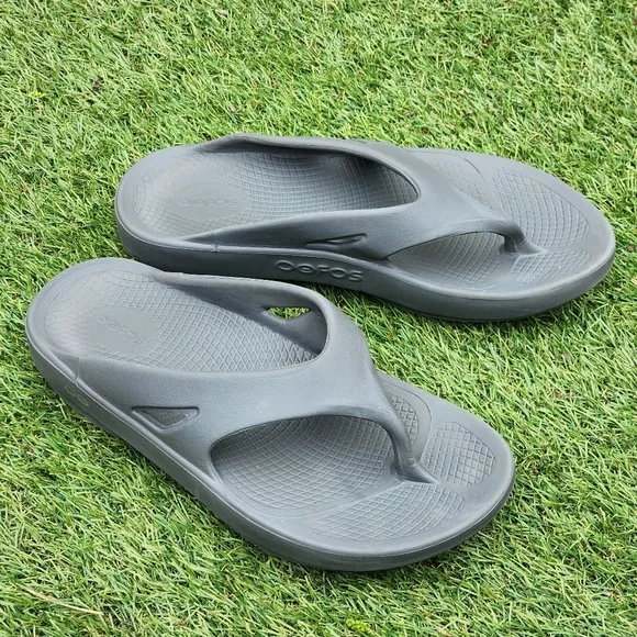 OOFOS - Womens Sandals - SIZE 11