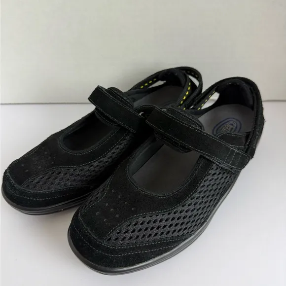 OrthOFeet Black Slip-On Flats with Adjustable Strap and Cushioned Sole 8D