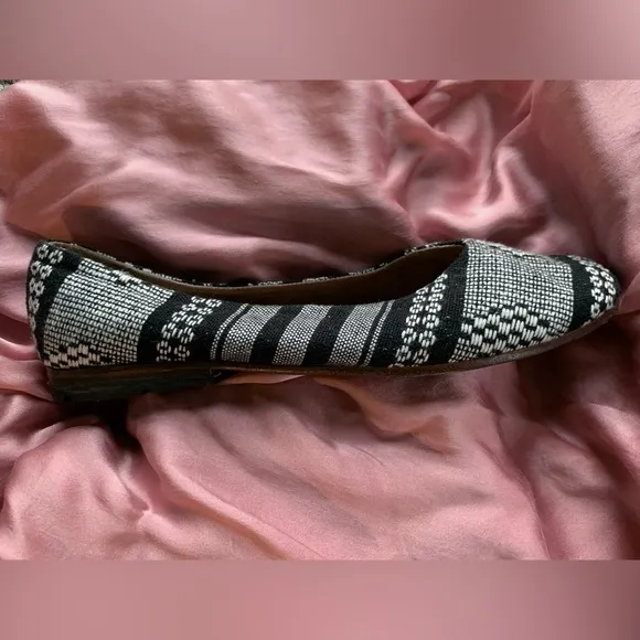 Osborn Ballet Flats Women's 39 Handcrafted Aztec Black   White,  Leather Sole