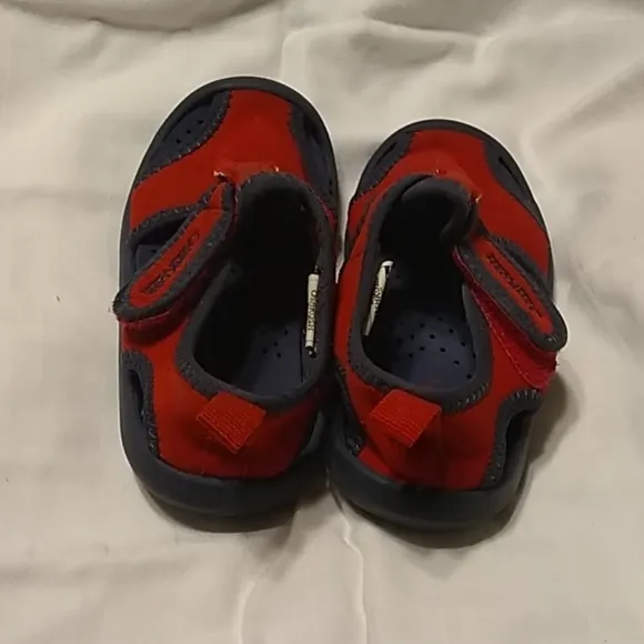 Oshkosh sandals