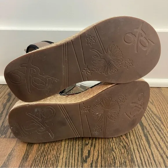 OTBT Reflector Grey Suede Espadrille Platform Sandals size 6