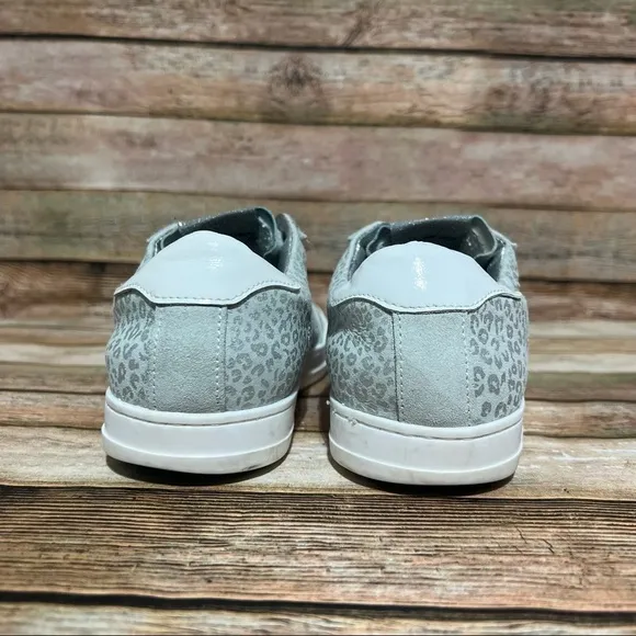 P448 John Low Top Sneakers