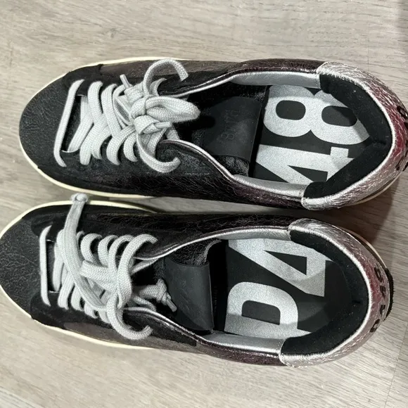 P448 Sneakers John Boster Low Top in Black Grey Silver