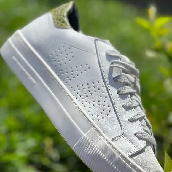 P448 Thea platform sneakers 37white Green Croc Embossed back logo $298 preowned
