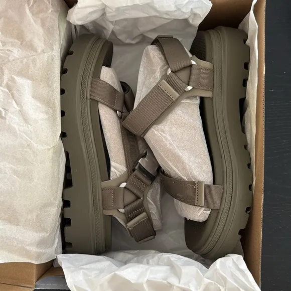 Palladium Pallacruise Strap Sandals In Dusky Green